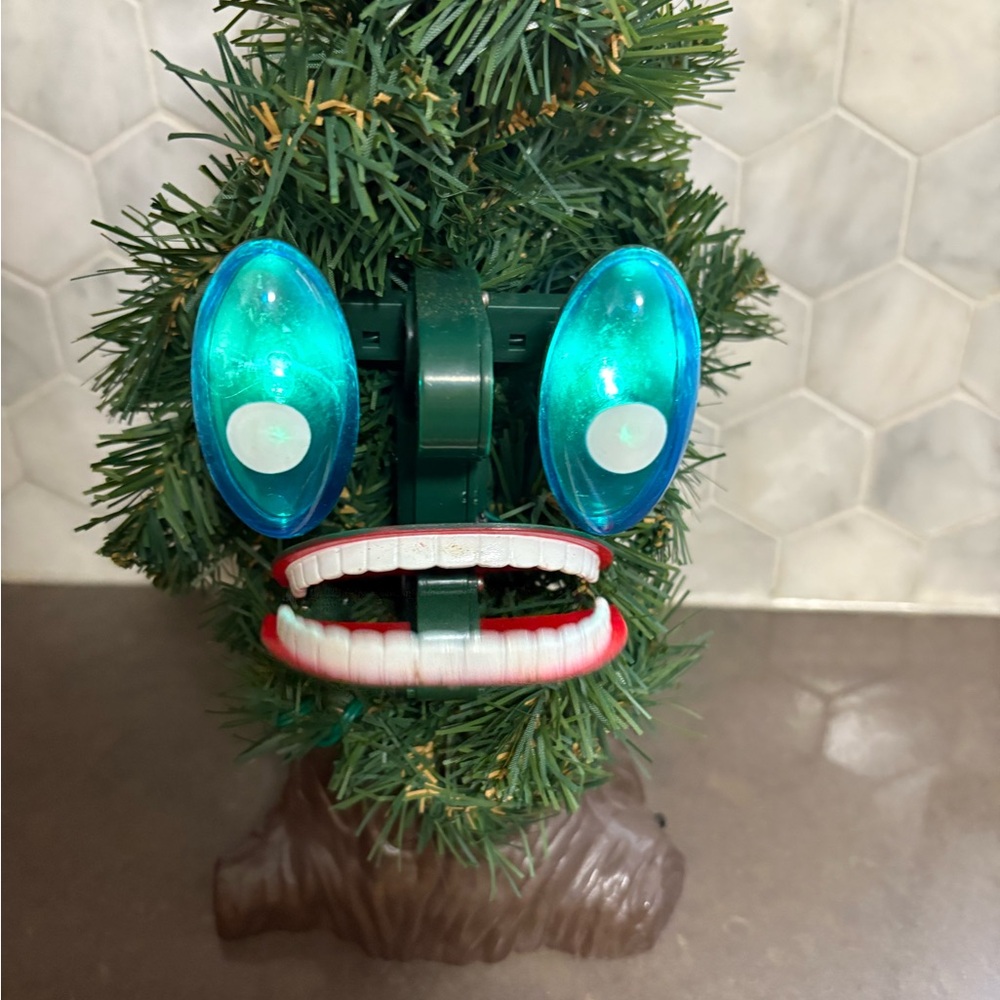 Vintage Gemmy Singing Christmas tree working